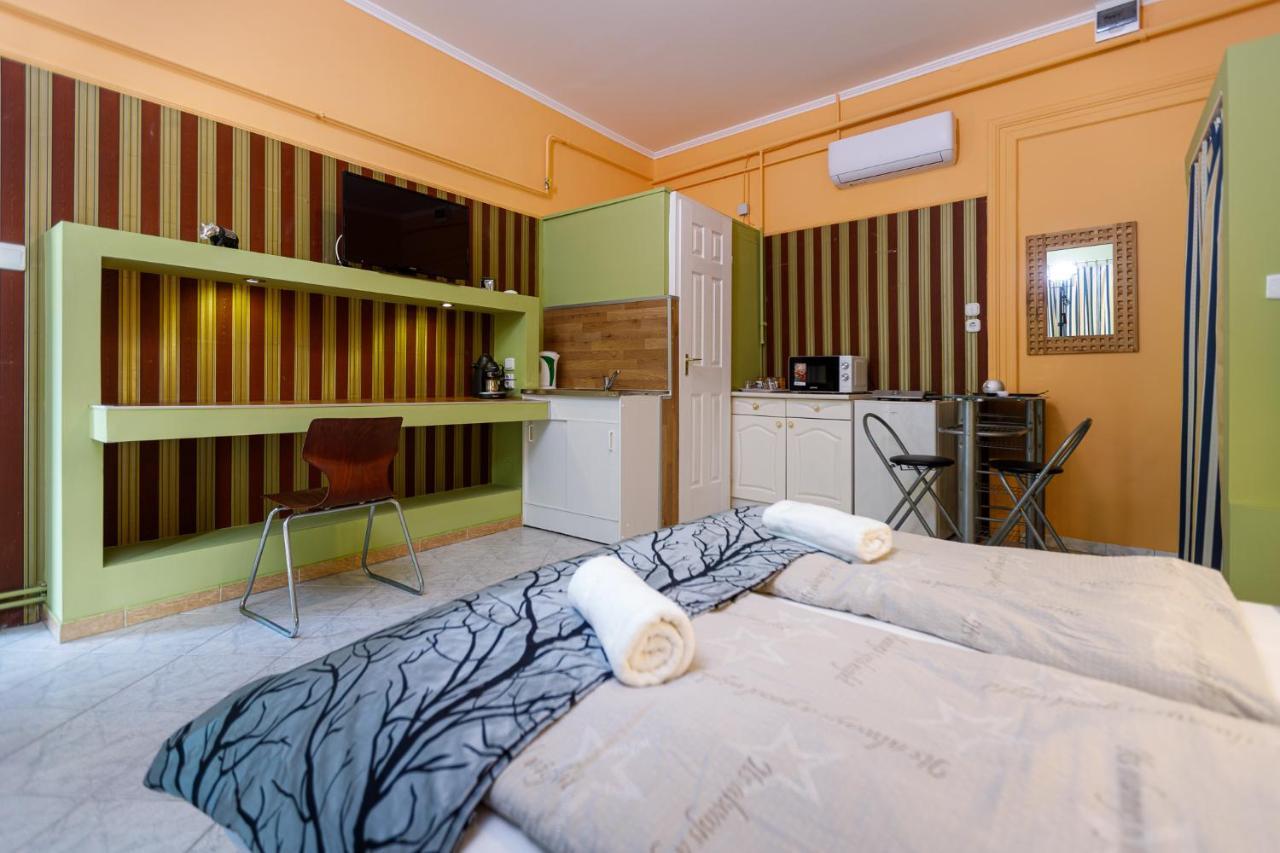Central Apartman ยูลา ภายนอก รูปภาพ