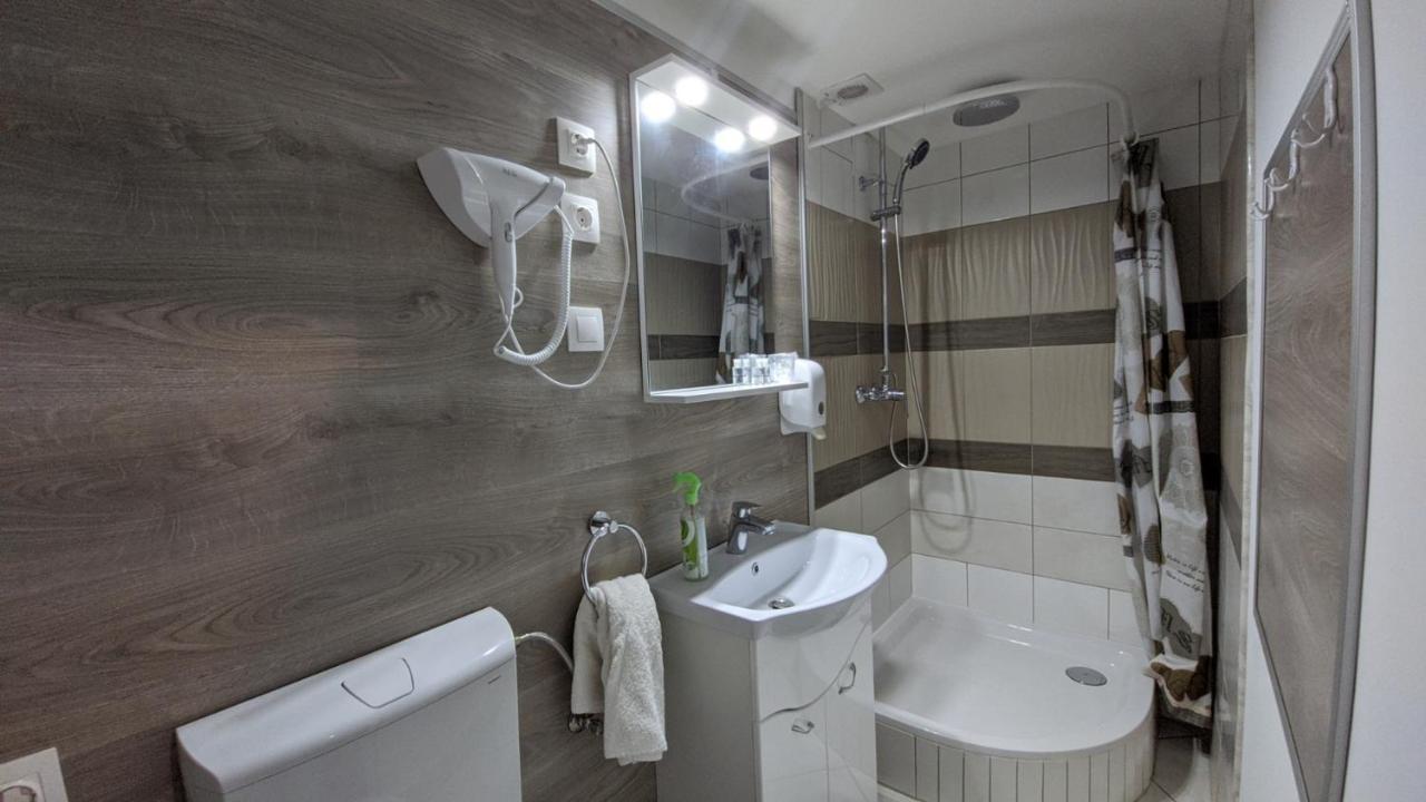 Central Apartman ยูลา ภายนอก รูปภาพ