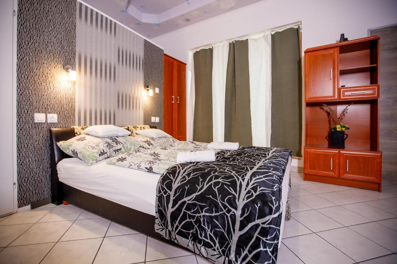 Central Apartman ยูลา ภายนอก รูปภาพ