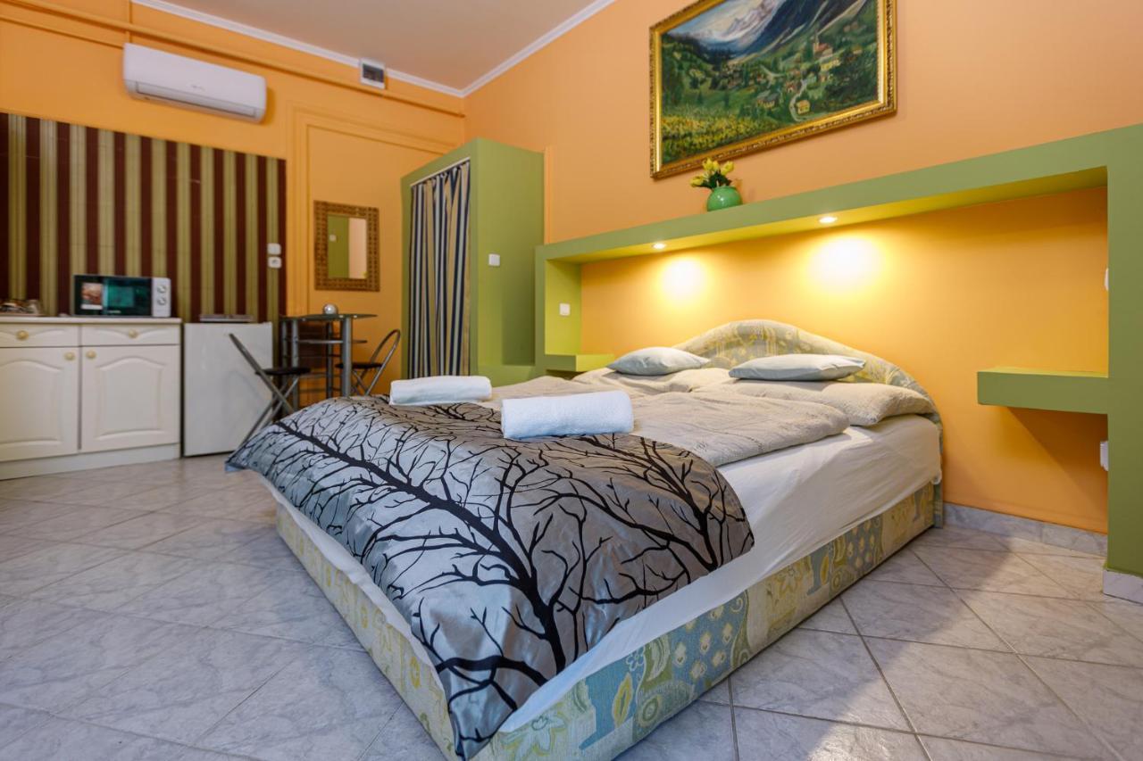Central Apartman ยูลา ภายนอก รูปภาพ