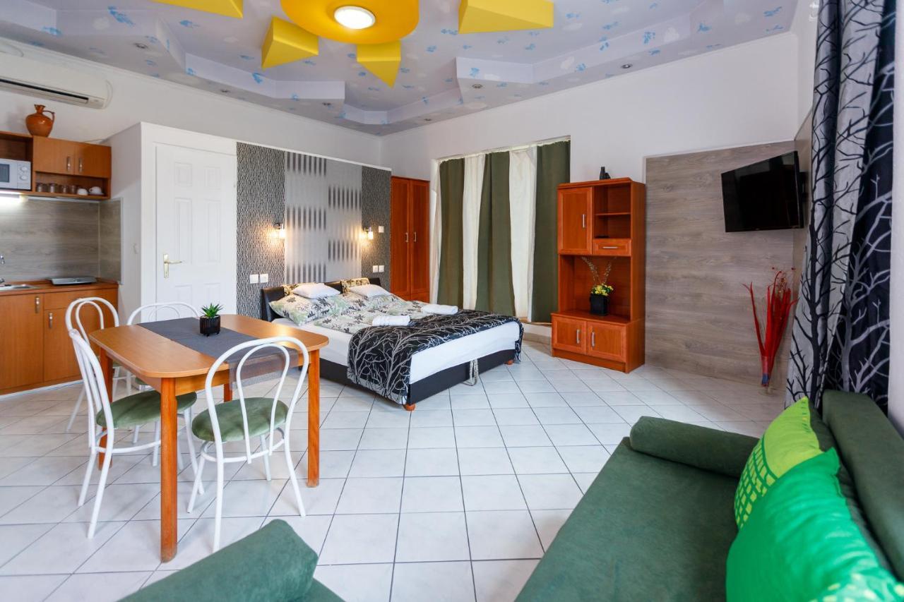 Central Apartman ยูลา ภายนอก รูปภาพ